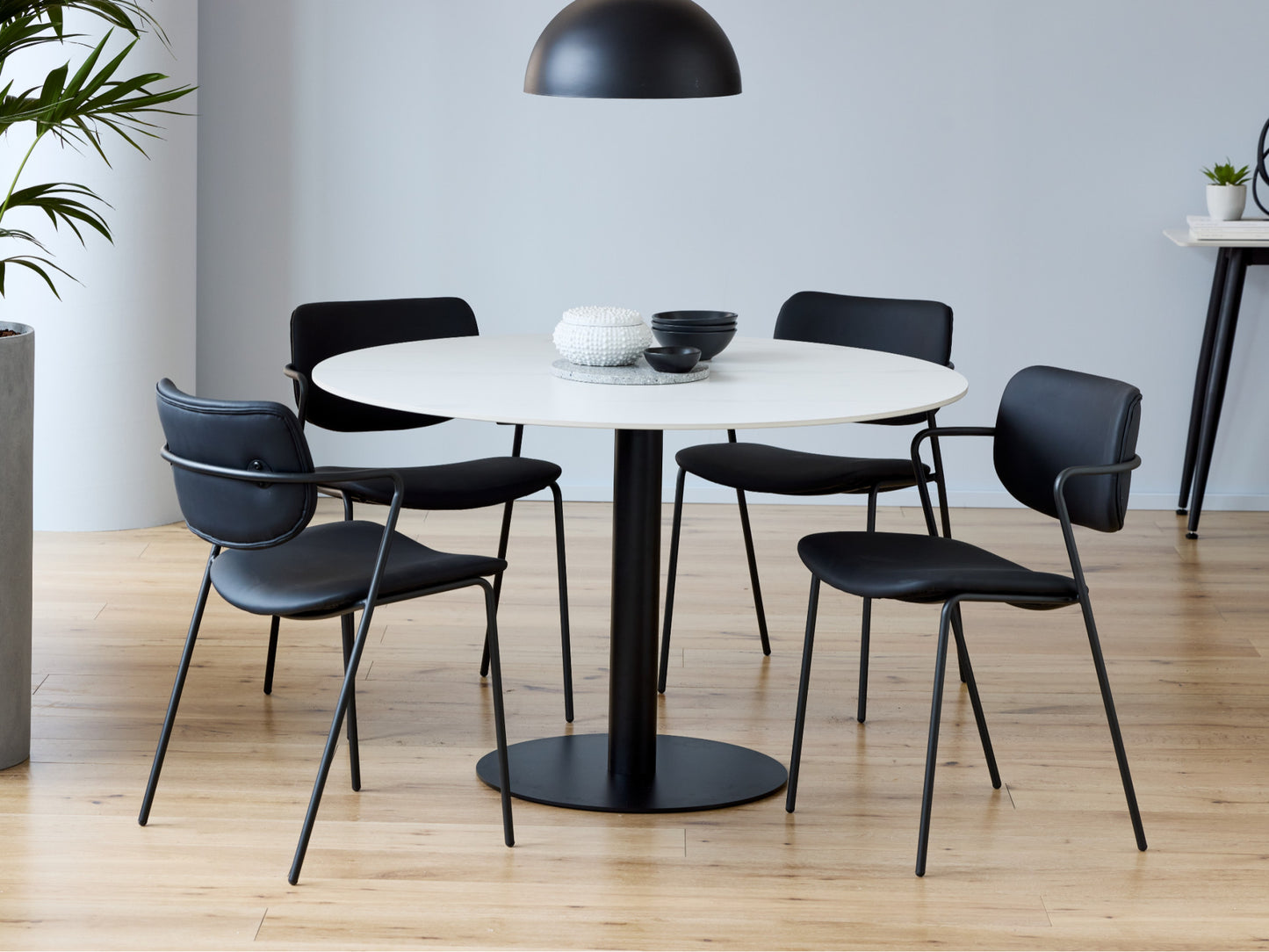 Strato Sevella Round Dining Table